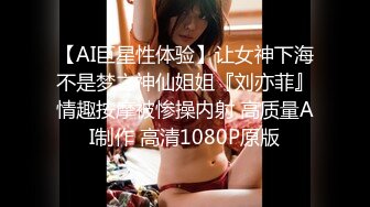   露脸新人妹子，欧式沙发全裸自慰，特写掰开蝴蝶逼，手指插穴表情很享受