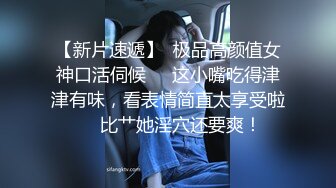 贵在真实，海滩游泳场女士简易淋浴棚偸拍多位妹子换衣，苗条美少女懂得保养往身上涂防晒霜2