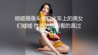 嫖熟女鸡又一集，老规矩无套内射熟女，白白的浆液从淫穴流了出来！